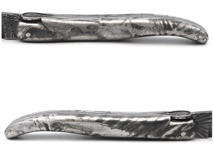 Der Meteorit mit Klinge und Feder aus Damaszenerstahl