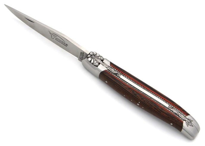 Laguiole GA, 12 cm aus Wenge, Biene und Feder mit Stichel gemeißelt