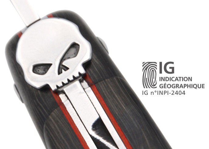 Laguiole GI, full handle in carbon fibre with red spacer, skull n°1